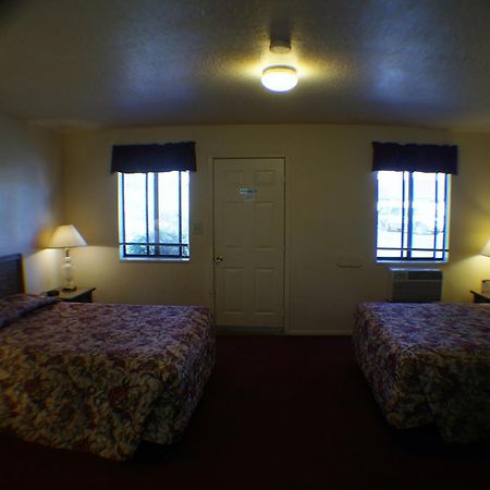 Travelers Motel Cottonwood Room photo